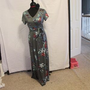 🌈NWT Stunning Olive Floral Medium Maxi Dress Wrap